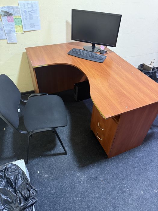 Офісні меблі б/у ціна догіврна