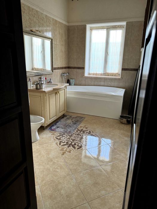 Пропонується в оренду будинок з виходом на воду