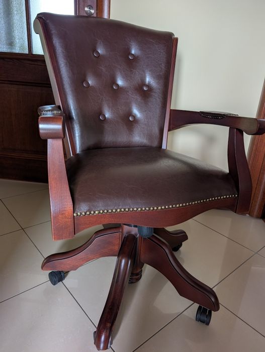 Ekskluzywny fotel ze skóry do gabinetu, salonu