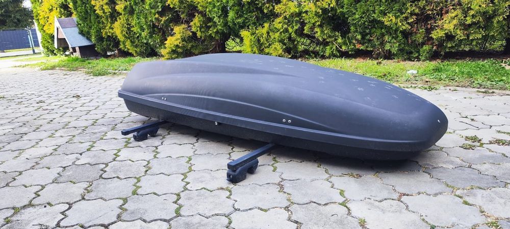 Box dachowy z bagażnikiem 480L – włoski, solidny, gotowy do drogi!