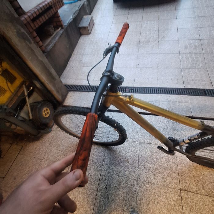 Bicicleta convertida para dirt