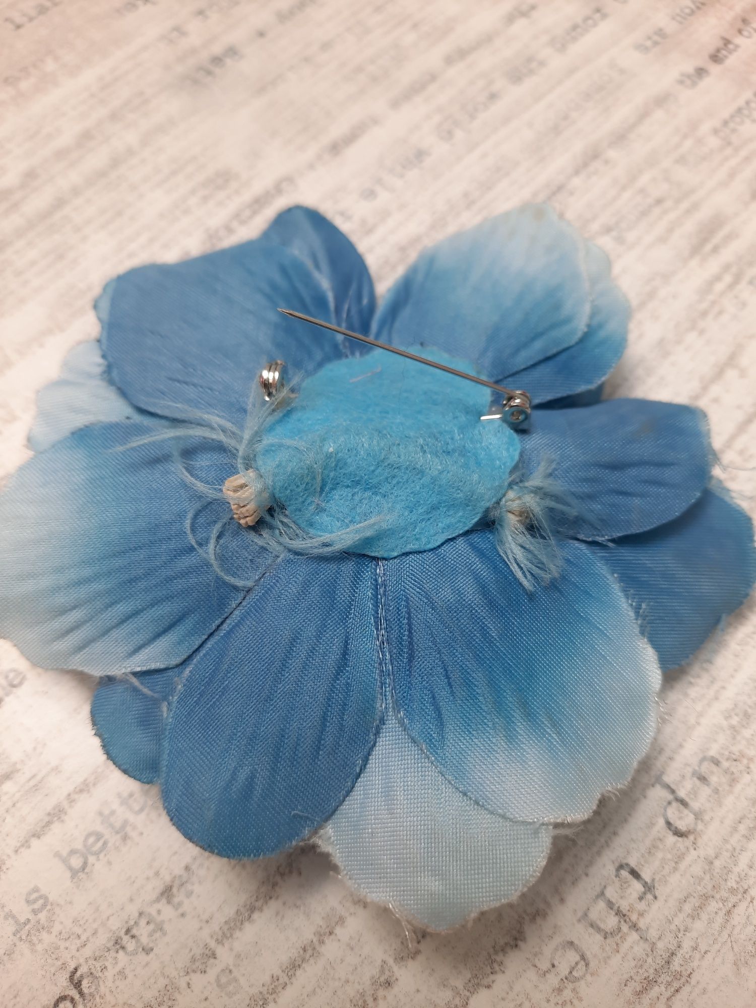 Przypinka - broszka niebieski kwiat