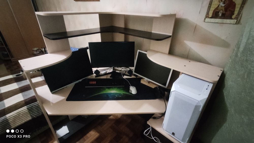 Продам угловой стол (Срочно)