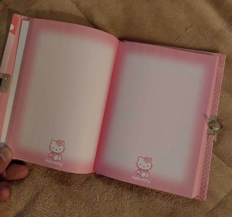 Diário " Hello Kitty "