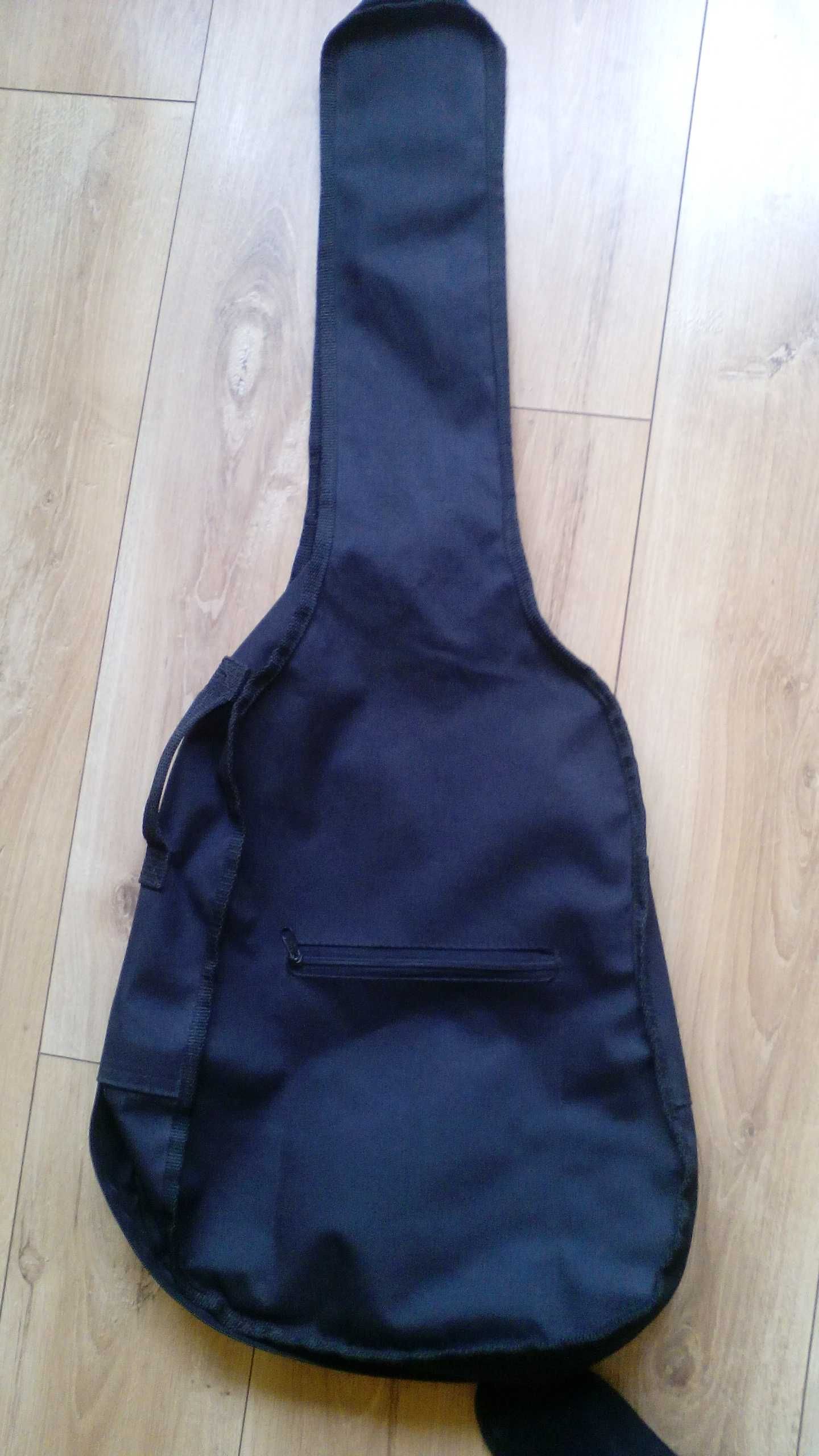 pokrowiec na gitarę akustyczną , klasyczną średniej wielkości