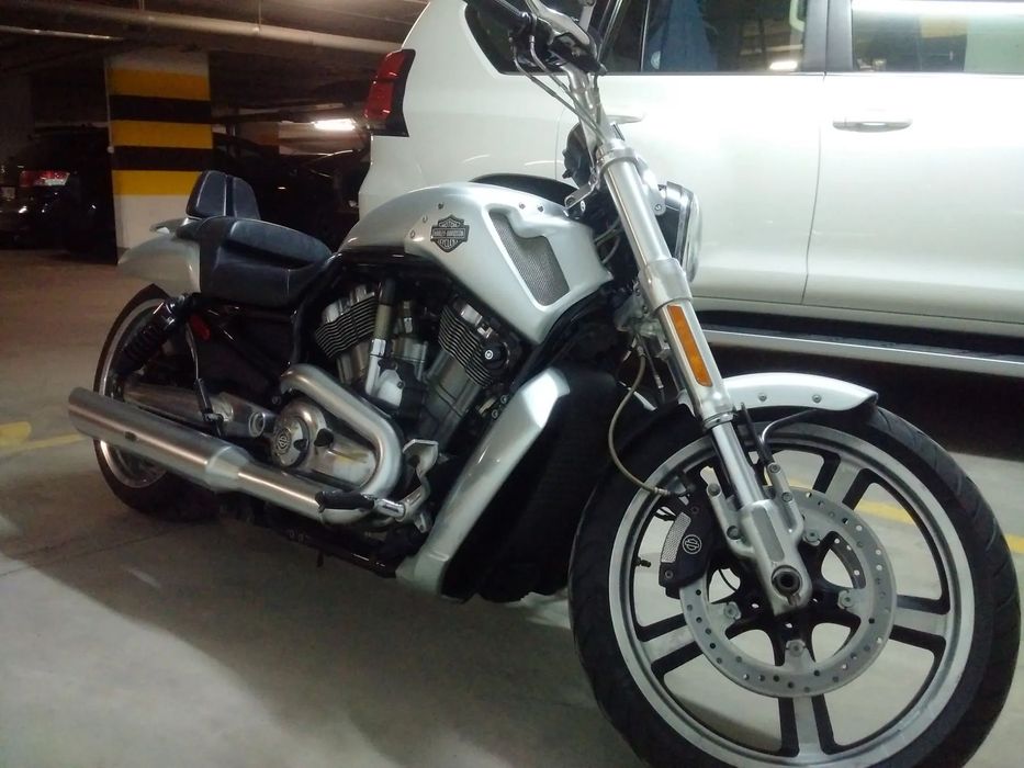 Harley-Davidson V-Rod Muscle przebieg 8900 km, carfax krystaliczny