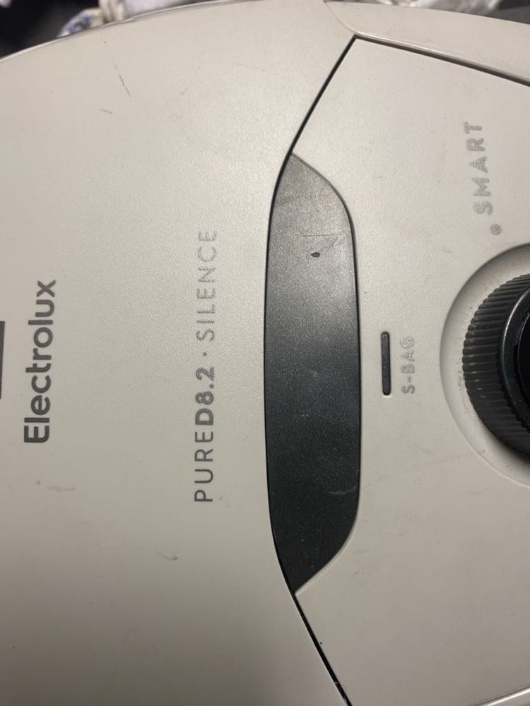 “Electrolux Pure D8.2 Silence, tylna klapa pochodząca z demontażu