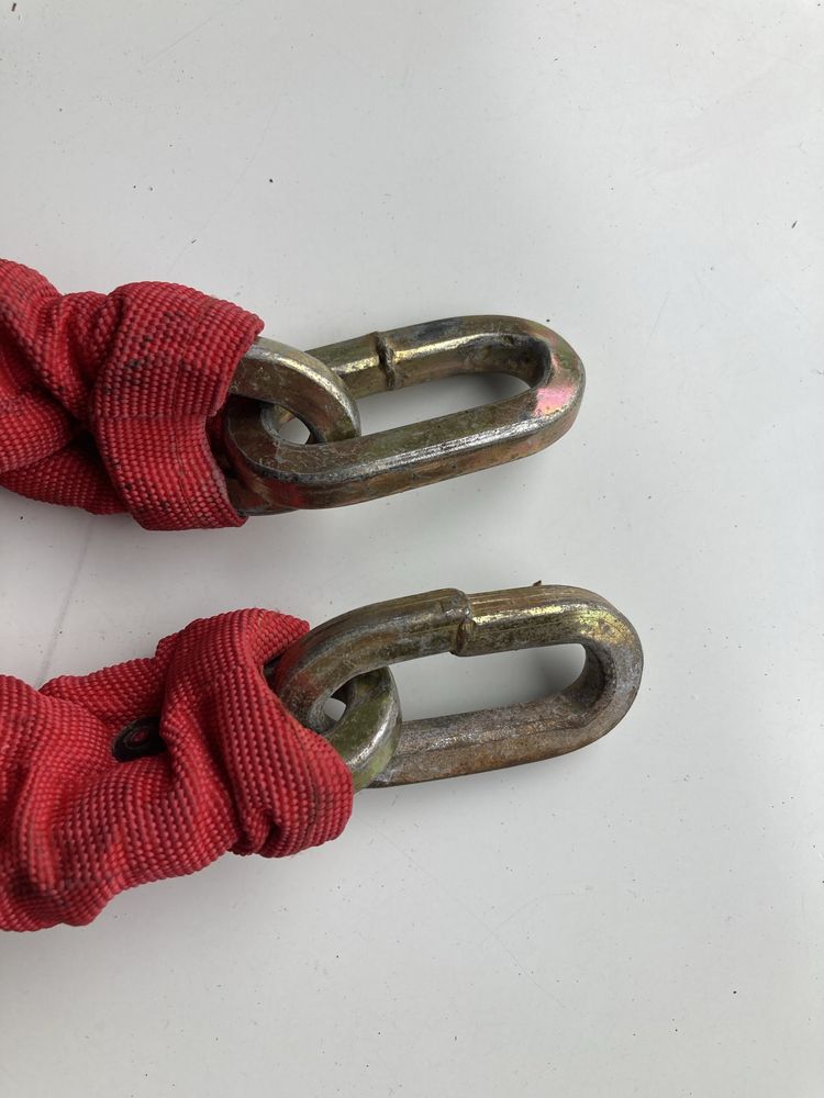 Lancuch z klodka lock force