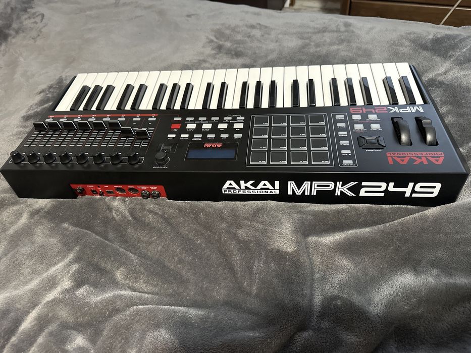 MIDI клавіатура AKAI MPK 249