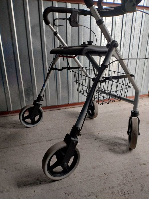 Wózek 4 kołowy dla seniora na zakupy