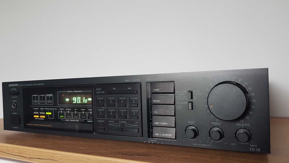 Wzmacniacz    z  tunerem    ONKYO    Japan