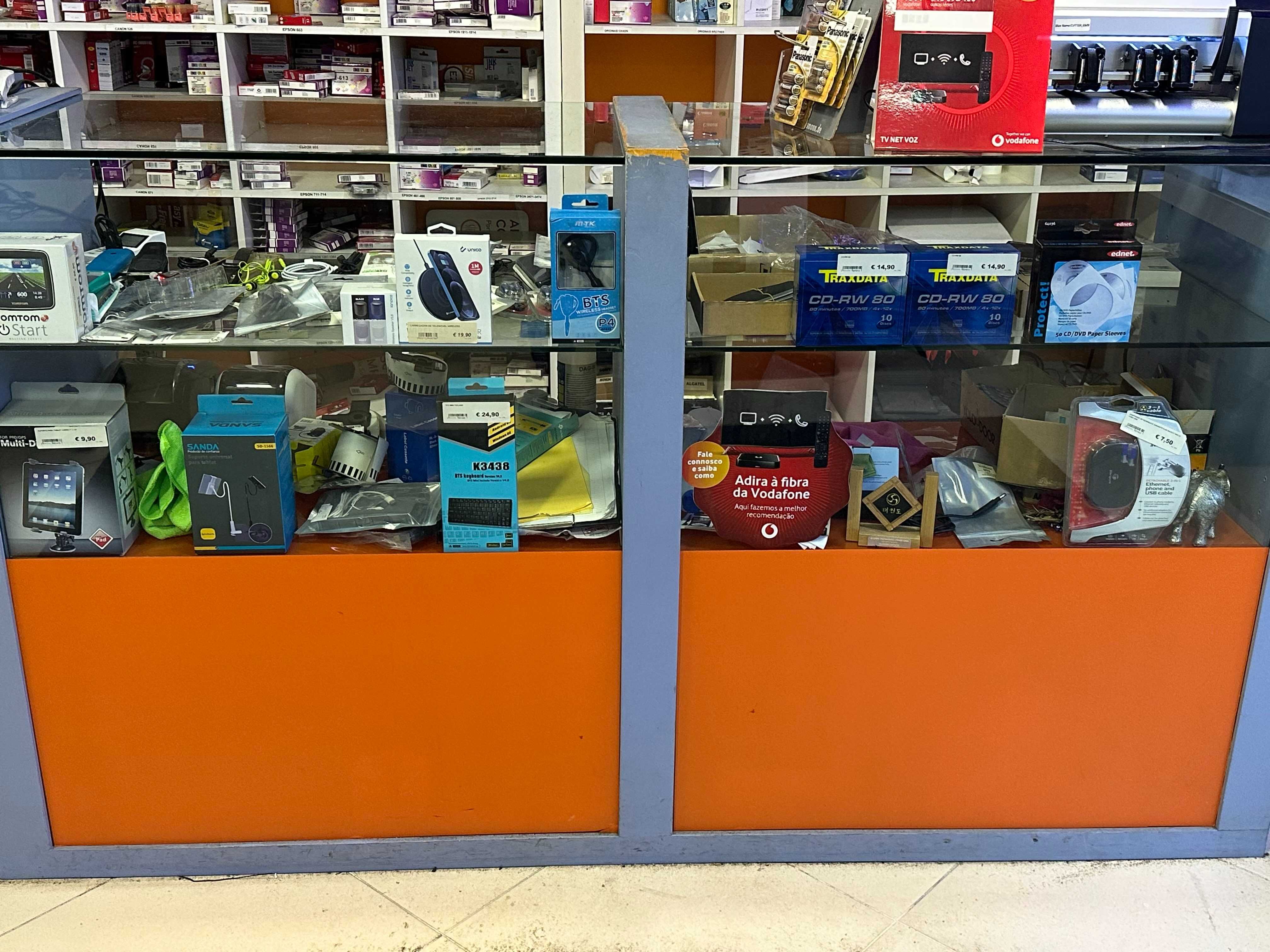 Balcão de loja c/Vitrine + 3 modulos