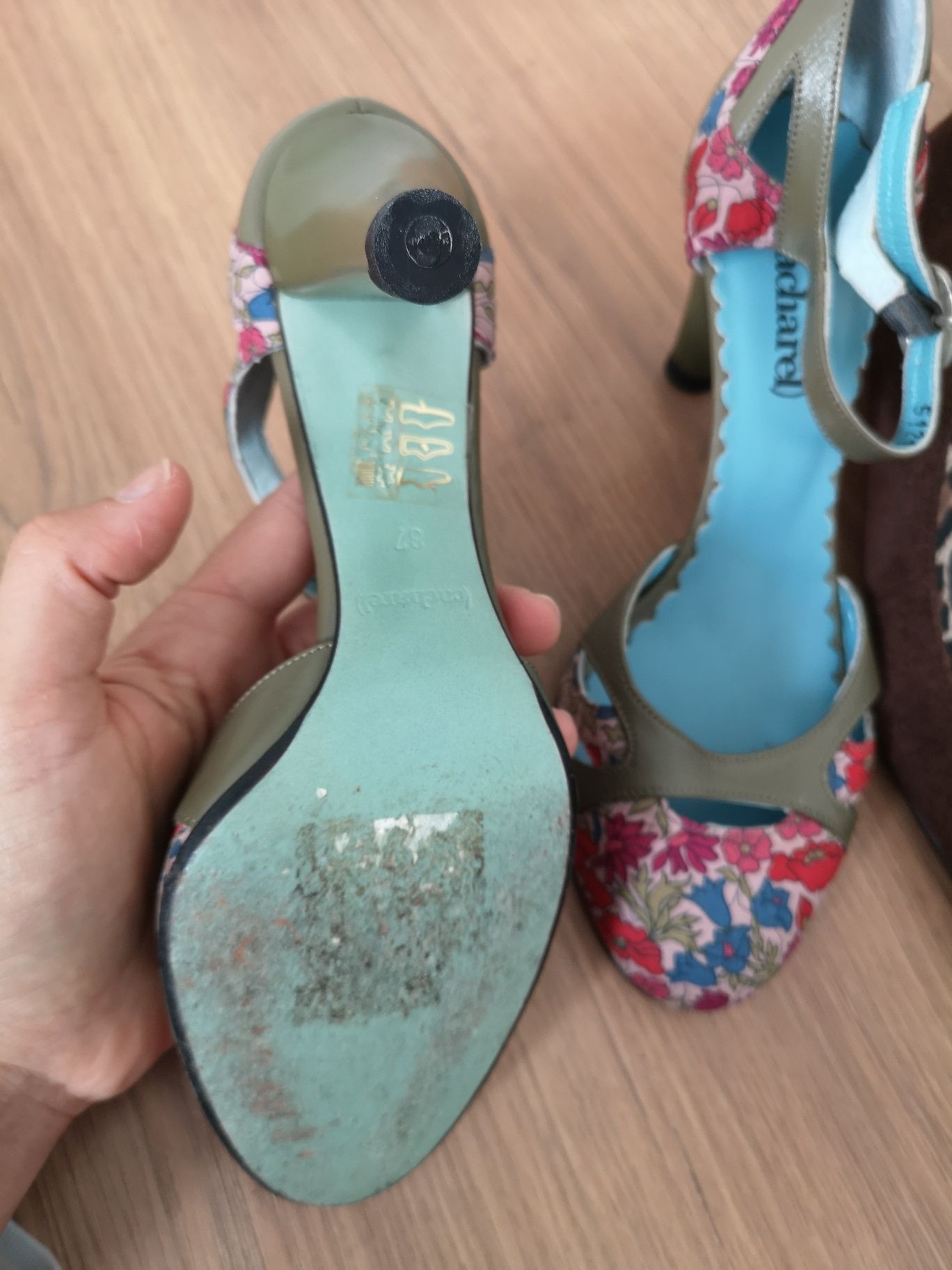 Vendo sandálias sapatos cacharel berska cabedal camurça