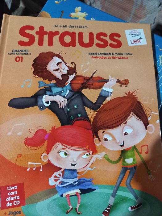 Livros sobre música com CDs.