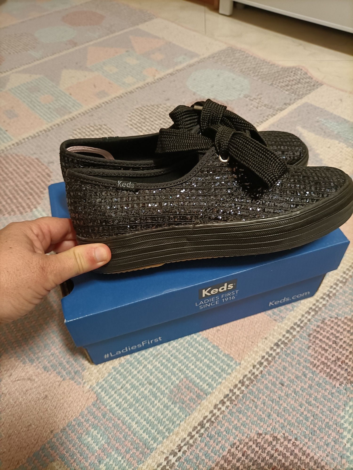 Tênis Keds  em preto brilhante