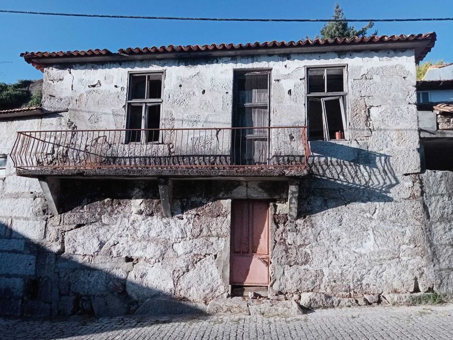Casa de aldeia à venda em Telões