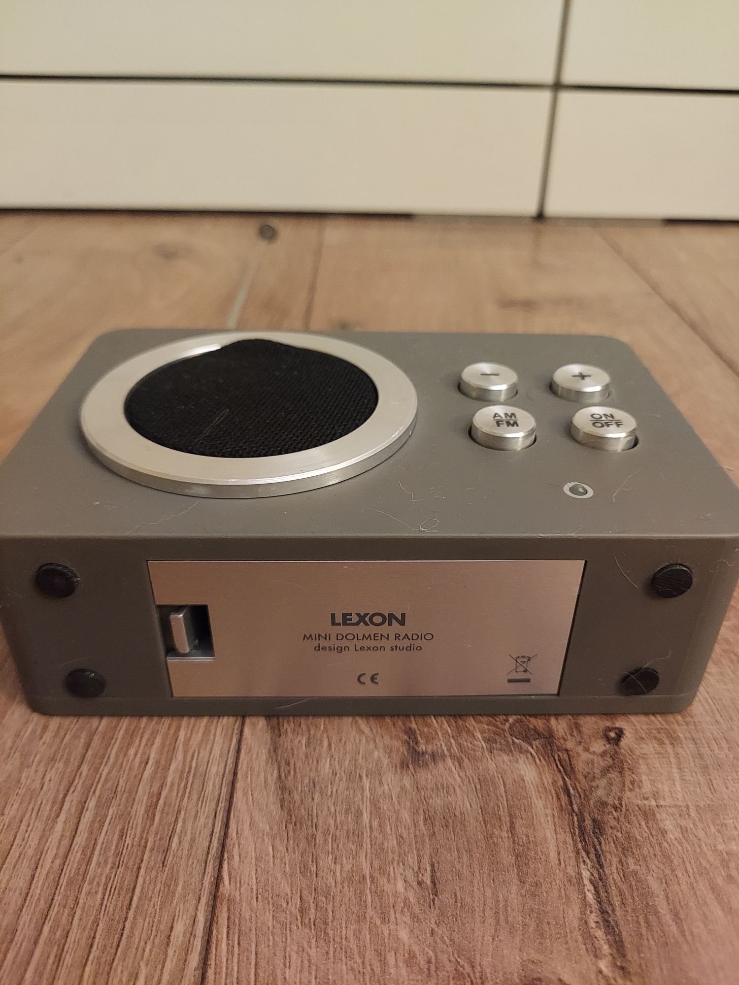 Lexon mini dolmen radio FM/AM