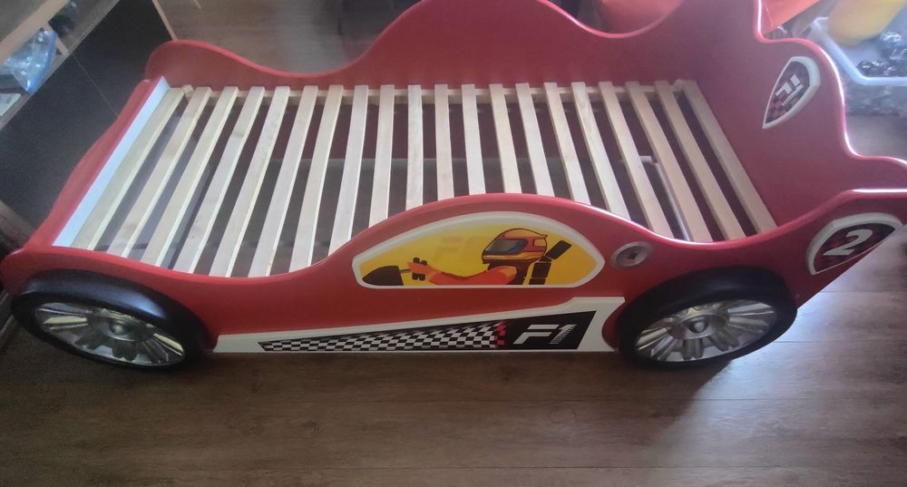 Łóżko dla dziecka - wyścigówka