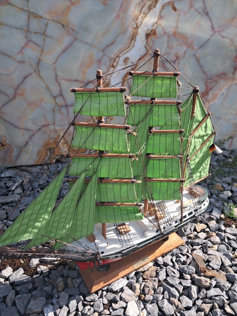 Model statku z drewna