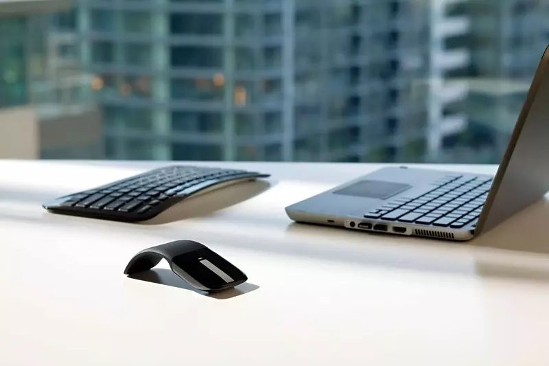 Безпроводная беспроводная сенсорная мышь Microsoft Arc Touch Mouse.