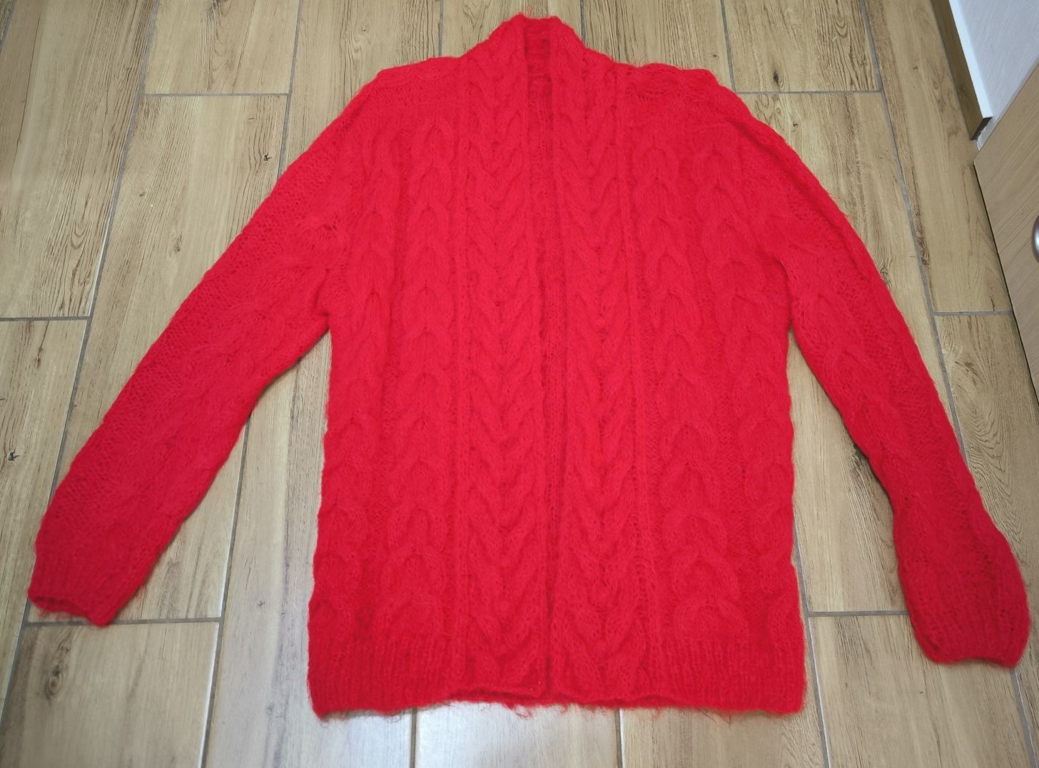 Sweter hande made moherowy w warkocze
