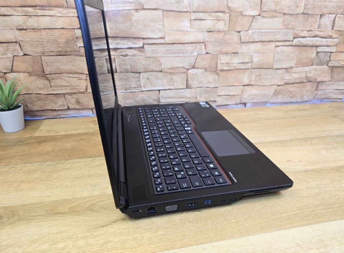 Laptop do gier Fujitsu H780
