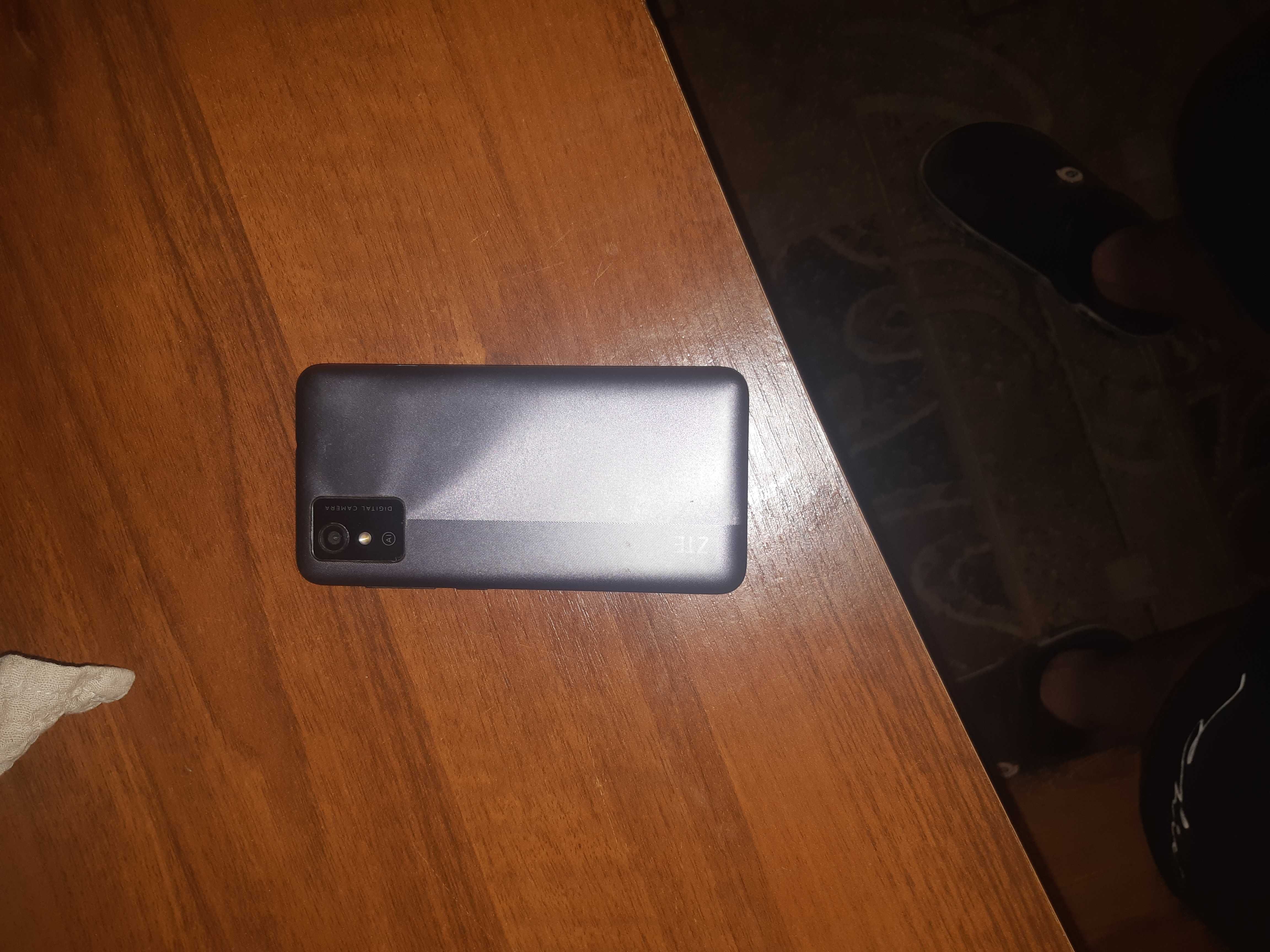 Продам телефон ZTE стан як новивй 32 гіга памяті