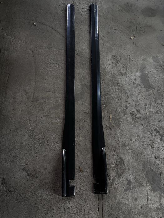 Продам накладки на пороги Tesla