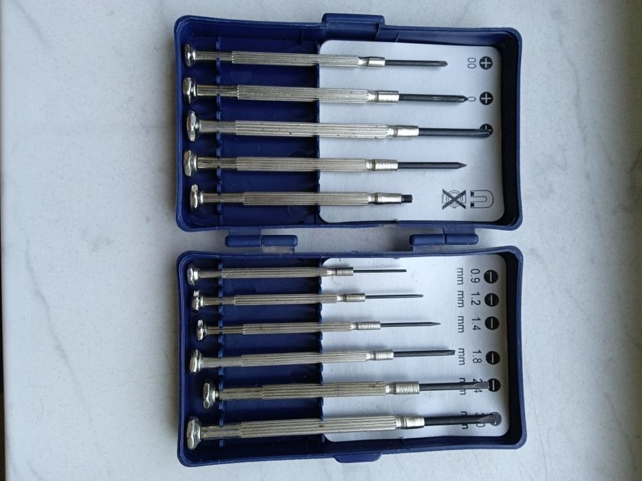 Набор отвёрток часовых.