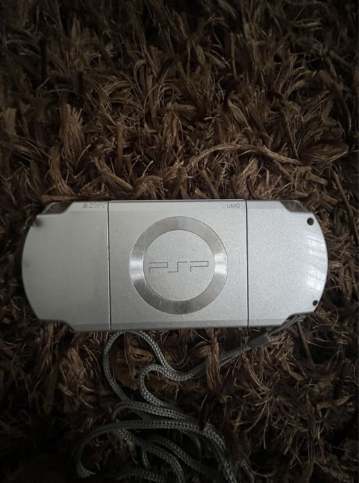 PSP Slim & Lite em bom estado