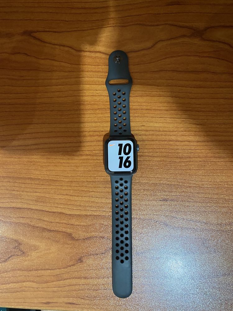 APPLE Watch Nike Series 6 40 mm Cinza Sideral