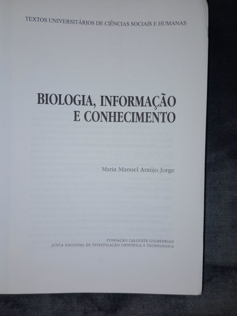 Livro universitário de ciências sociais e humanas