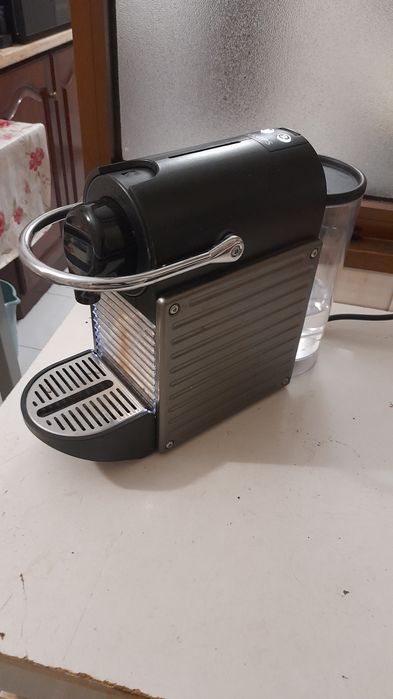 Vendo máquina de café pixie da nespresso impecável