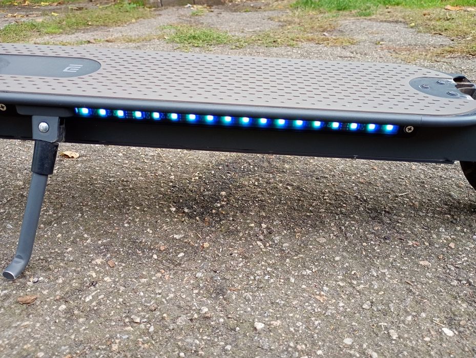 Продам електросамокат Mi Electric Scooter PRO 4