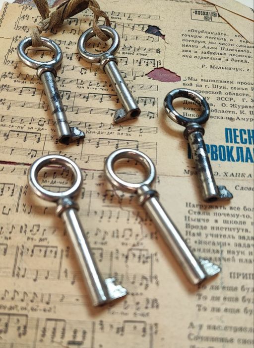 Ключи винтаж, старовинні ключі вінтаж ні антикварні амбарні