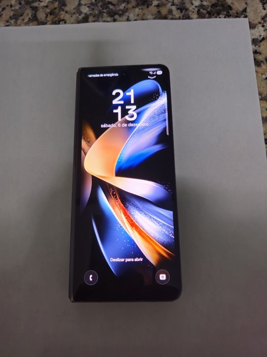 Samsung galaxy Z Fold 4