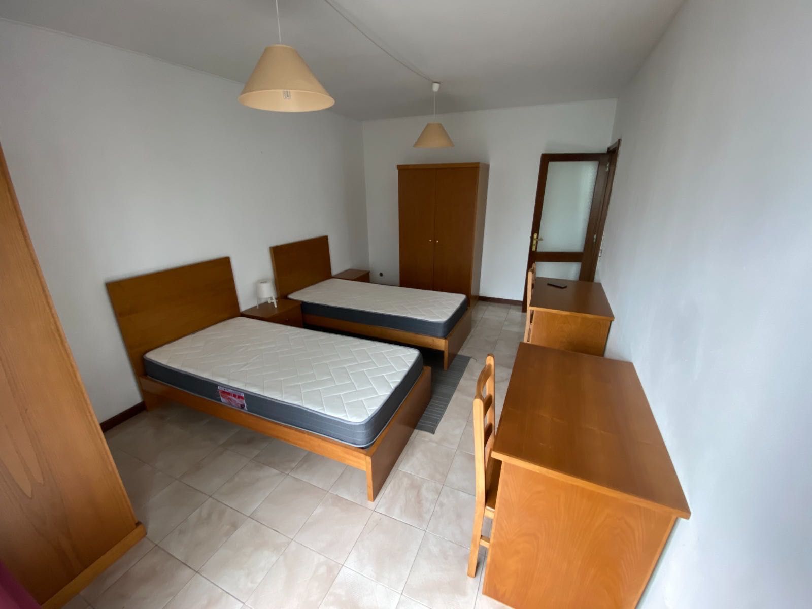 Quarto duplo ao lado do ISEP