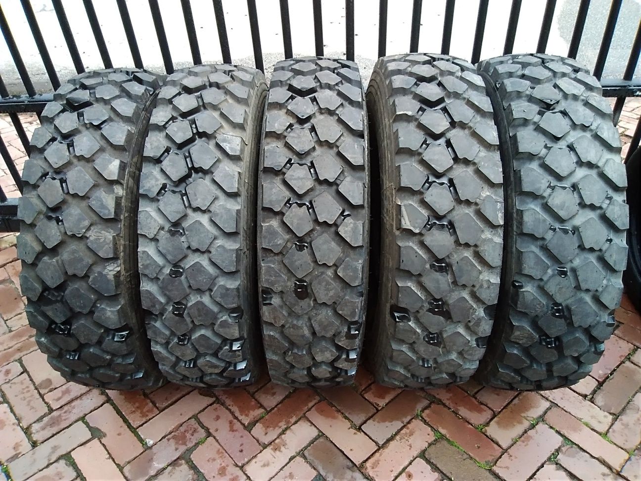 Opony 255/100 /16 .9.00x16.Michelin .100%