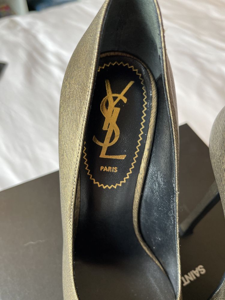 Sapatos yves saint laurent nunca usados 35