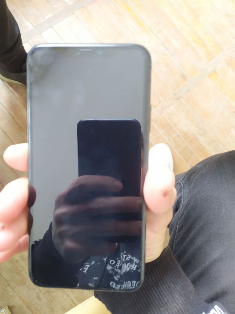 Продам Iphone 11 Pro Max