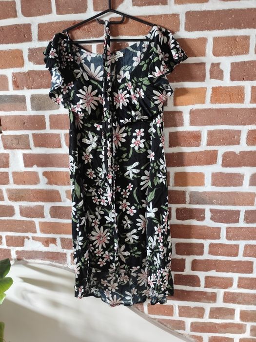 Sukienka dłuższą z tyłu z przodu krótsza