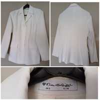 Blaser branco marca Miss Selfridge, cintado, veste muito bem.