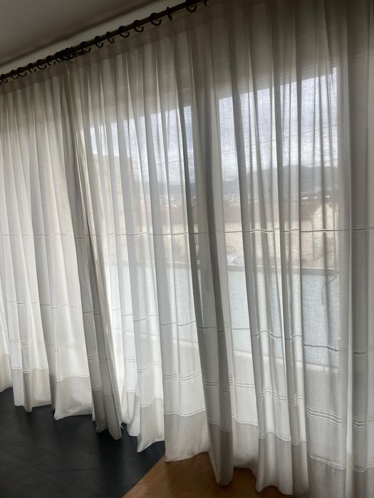 Cortinas e varão de excelente qualidade