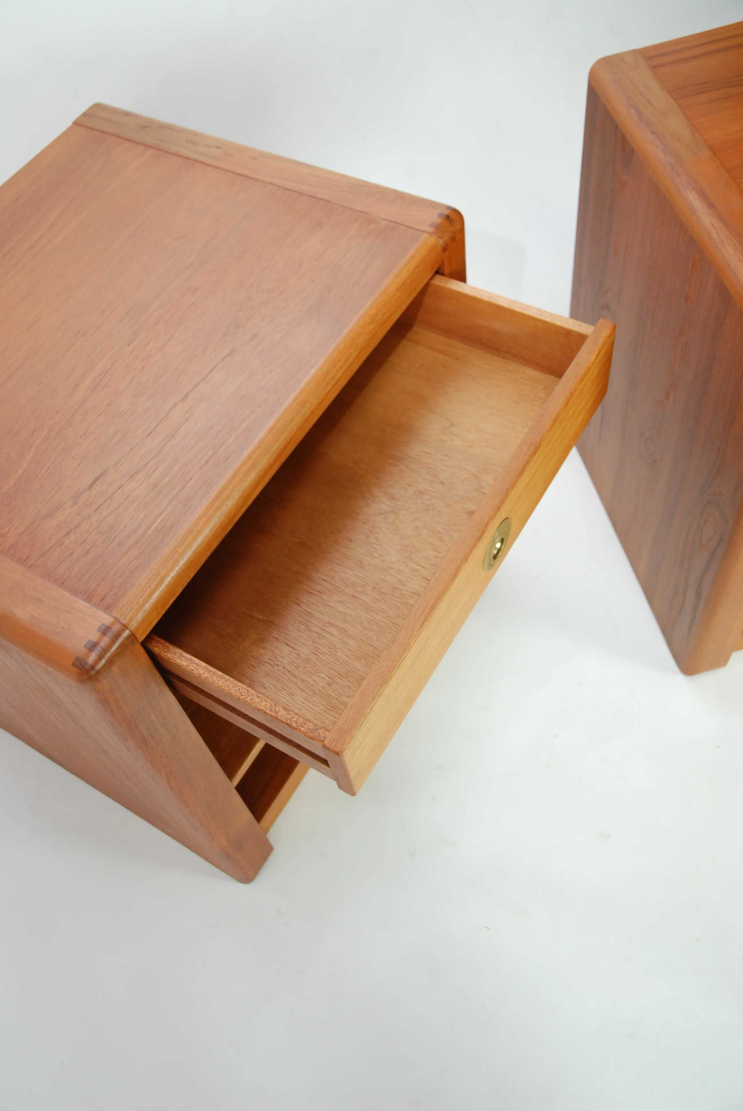 Szafki nocne lite drewno teak Dania lata 70/80