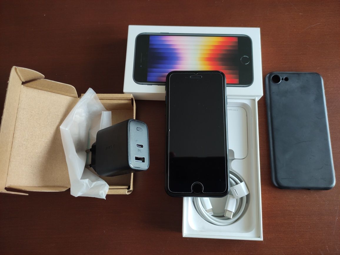iPhone SE 3, 64GB, Czarny