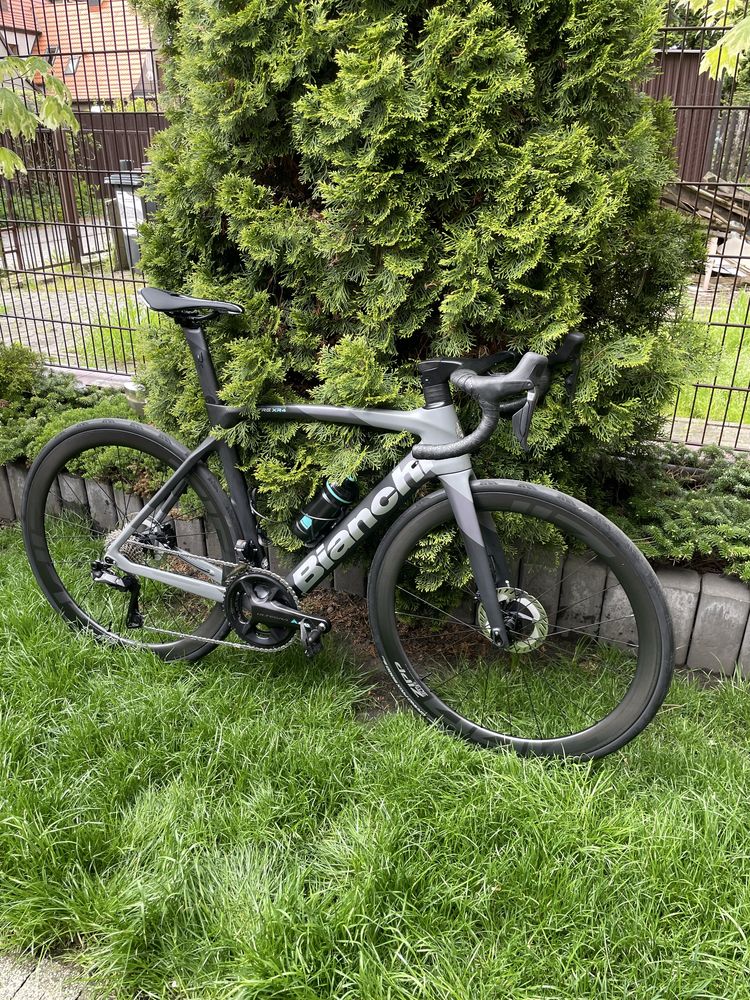 Bianchi Oltre XR4 na kolach Zipp, pomiar mocy, rozm. 55