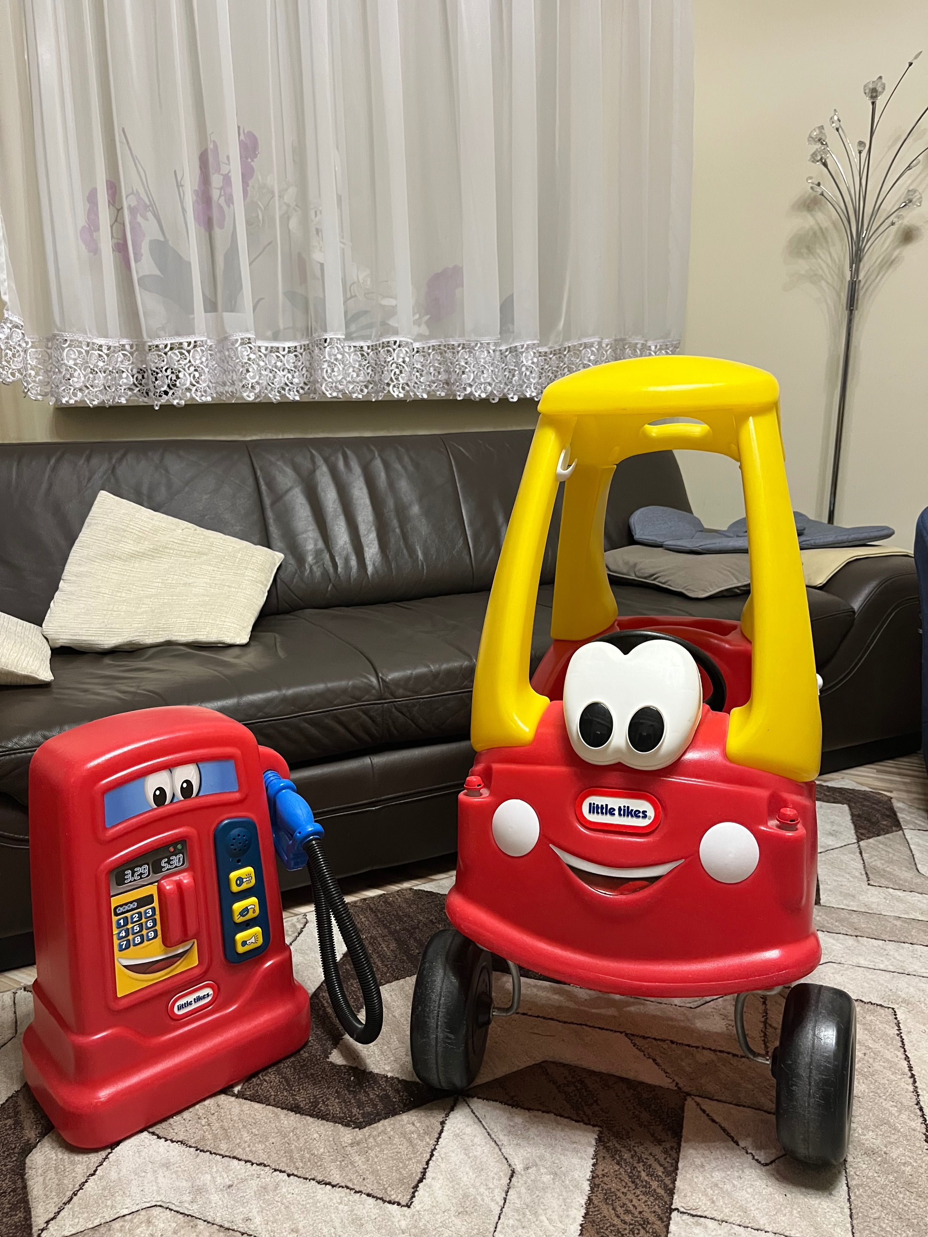Jeździk autko little tikes z dystrybutorem