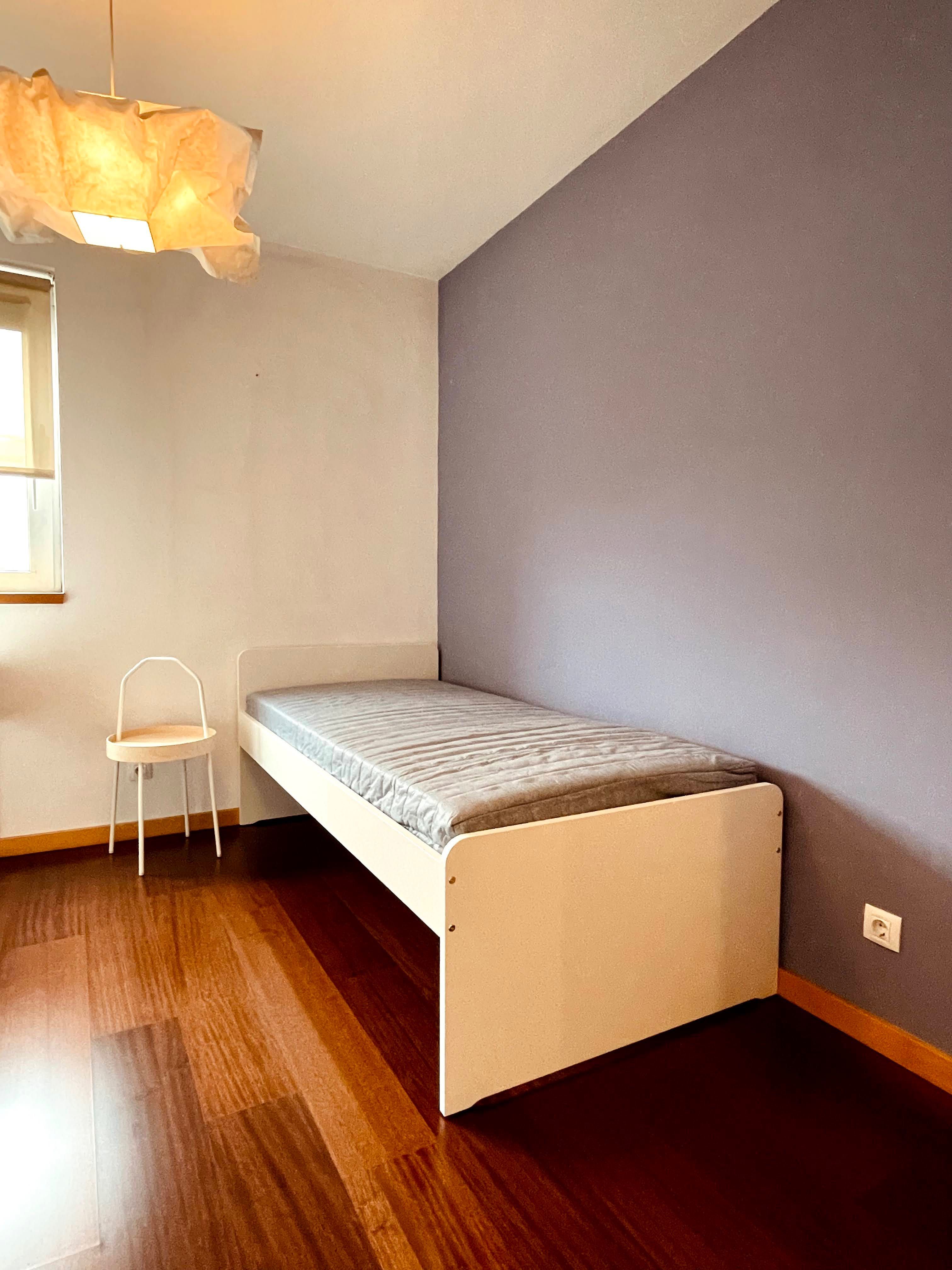 Arrenda-se um quarto junto ao Pólo Universitário
