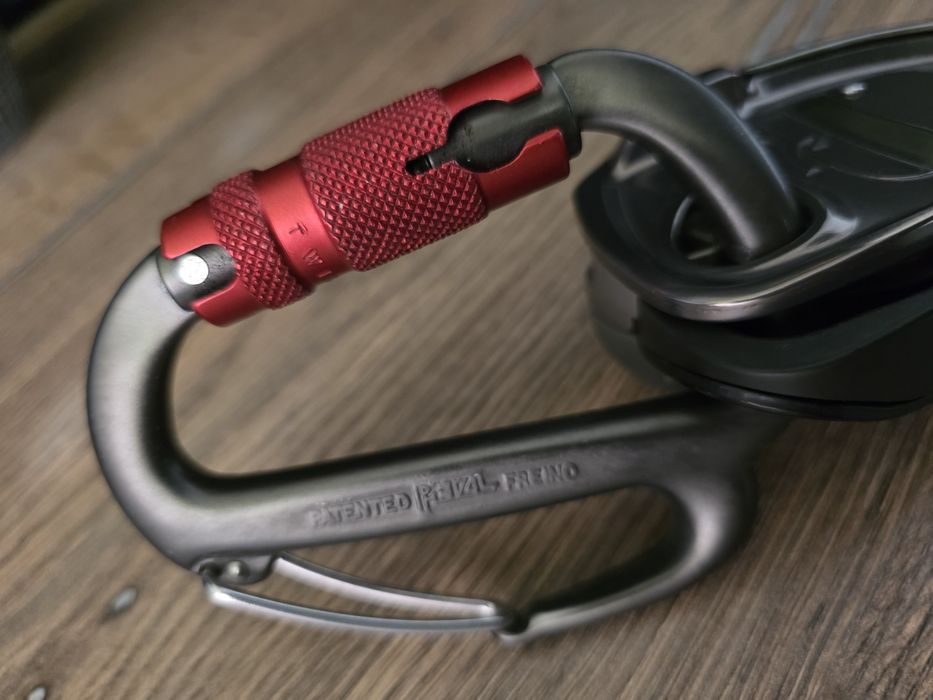 Zestaw Petzl Grigri+ oraz karabinek Freino