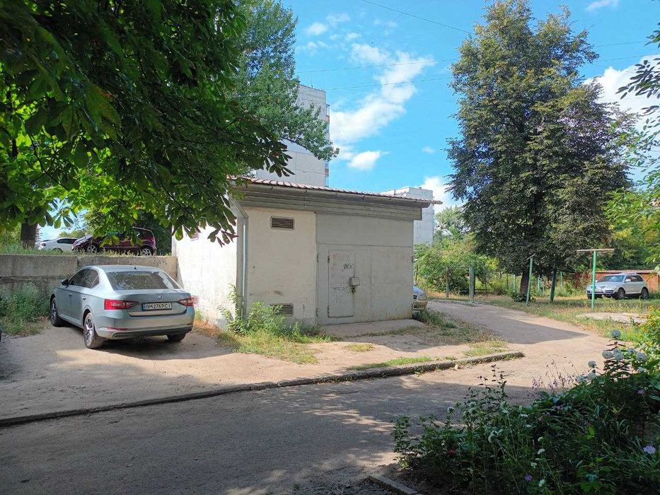 Гараж капитальный в самом центре, возле Праги.